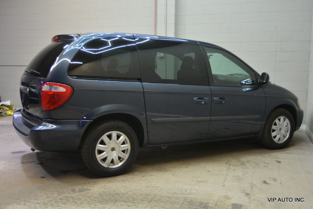 2006 Chrysler Town & Country SWB 4dr - 22999390 - 33