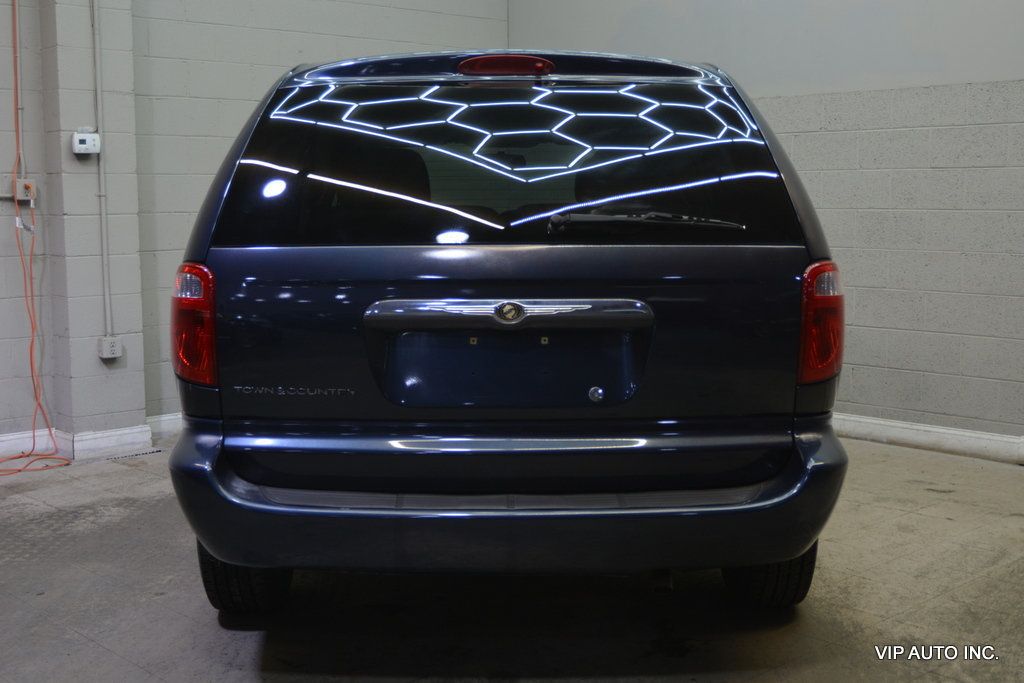 2006 Chrysler Town & Country SWB 4dr - 22999390 - 36