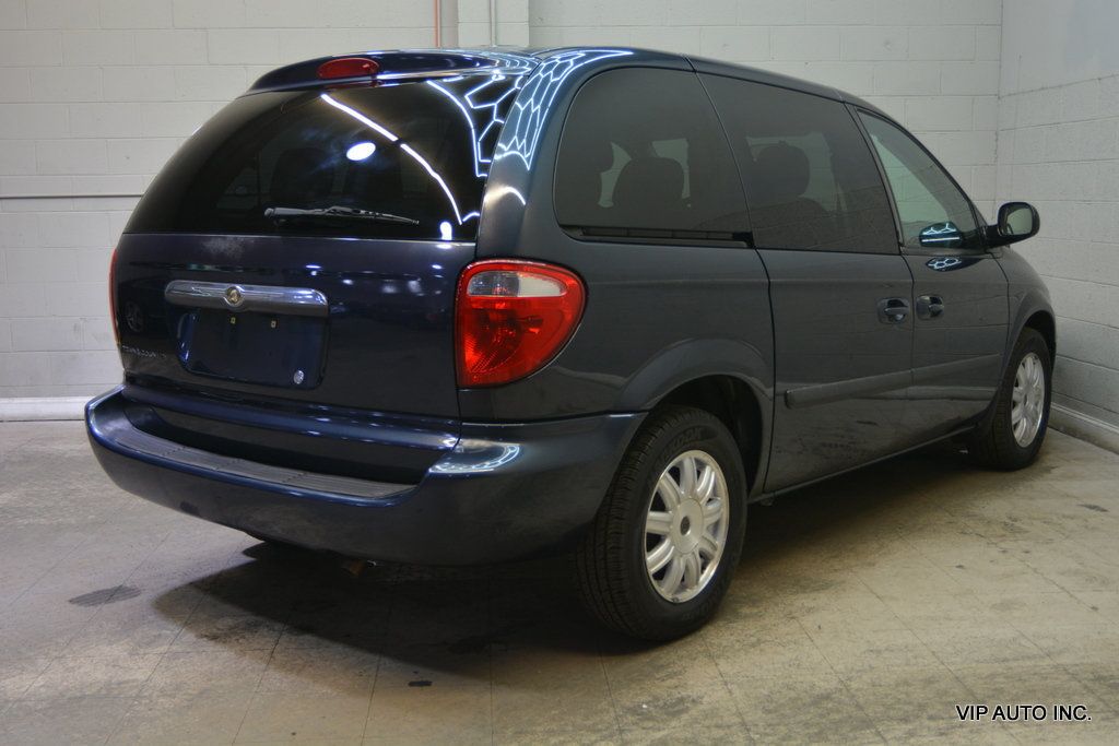 2006 Chrysler Town & Country SWB 4dr - 22999390 - 3