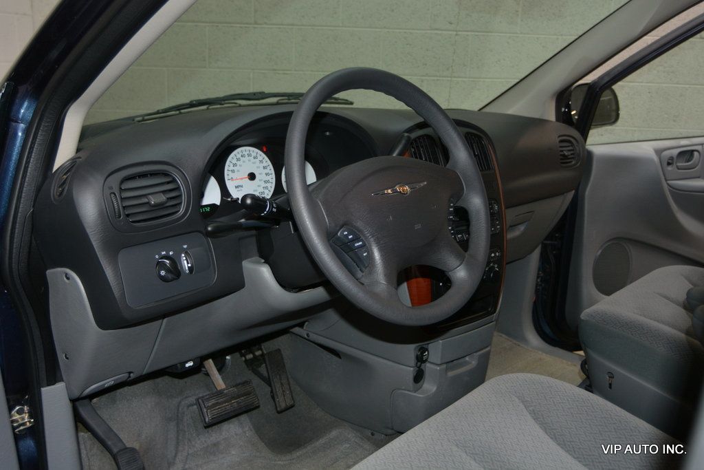 2006 Chrysler Town & Country SWB 4dr - 22999390 - 8