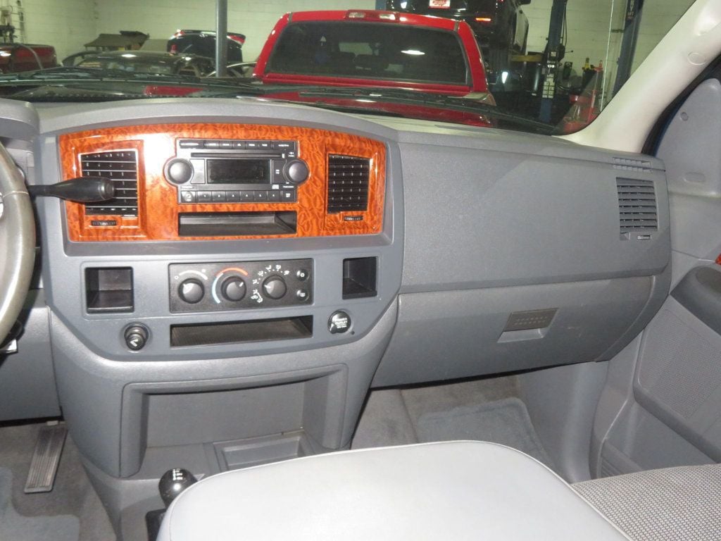 2006 Dodge Ram 2500 4X4 5.9 CUMMINS DIESEL QUADCAB EXTAR CLEAN 2OWNER 4X4 CUMMINS  - 22725758 - 39