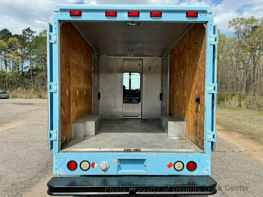 2006 Ford E350HD STEP VAN JUST 69k MILES! +PERFECT FOR A FOOD TRUCK! FINANCE OR LEASE! - 23002300 - 9