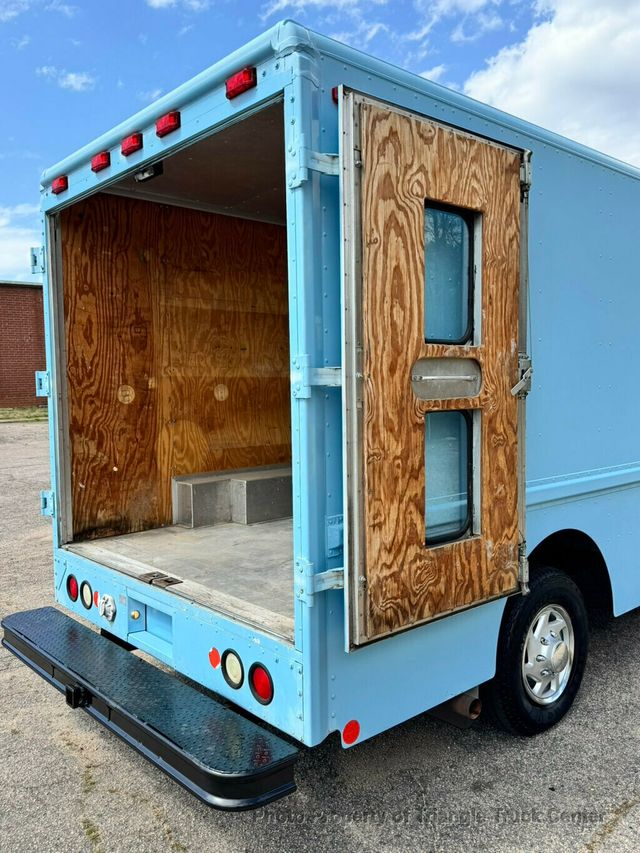 2006 Ford E350HD STEP VAN JUST 69k MILES! +PERFECT FOR A FOOD TRUCK! FINANCE OR LEASE! - 23002300 - 11