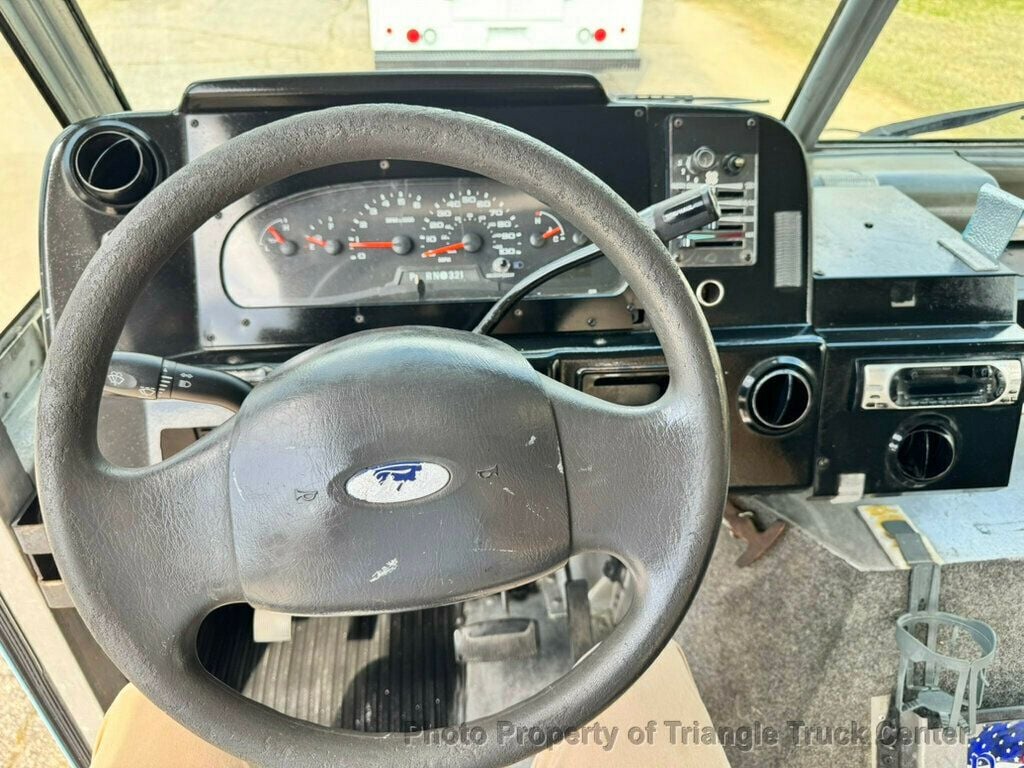 2006 Ford E350HD STEP VAN JUST 69k MILES! +PERFECT FOR A FOOD TRUCK! FINANCE OR LEASE! - 23002300 - 23