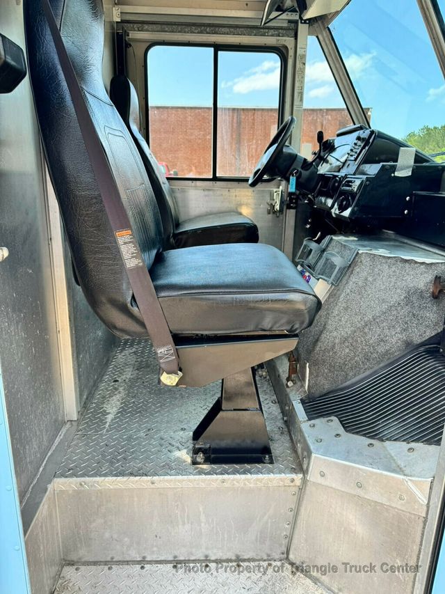 2006 Ford E350HD STEP VAN JUST 69k MILES! +PERFECT FOR A FOOD TRUCK! FINANCE OR LEASE! - 23002300 - 37