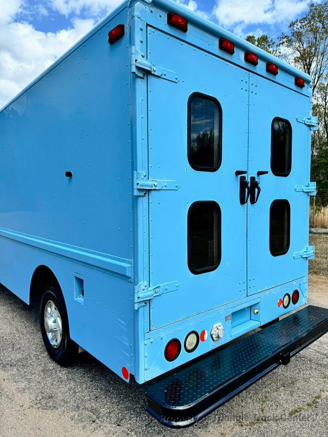 2006 Ford E350HD STEP VAN JUST 69k MILES! +PERFECT FOR A FOOD TRUCK! FINANCE OR LEASE! - 23002300 - 51