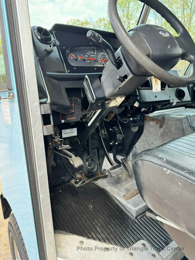 2006 Ford E350HD STEP VAN JUST 69k MILES! +PERFECT FOR A FOOD TRUCK! FINANCE OR LEASE! - 23002300 - 52