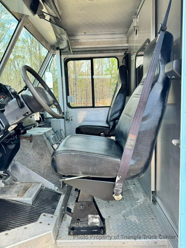 2006 Ford E350HD STEP VAN JUST 69k MILES! +PERFECT FOR A FOOD TRUCK! FINANCE OR LEASE! - 23002300 - 53
