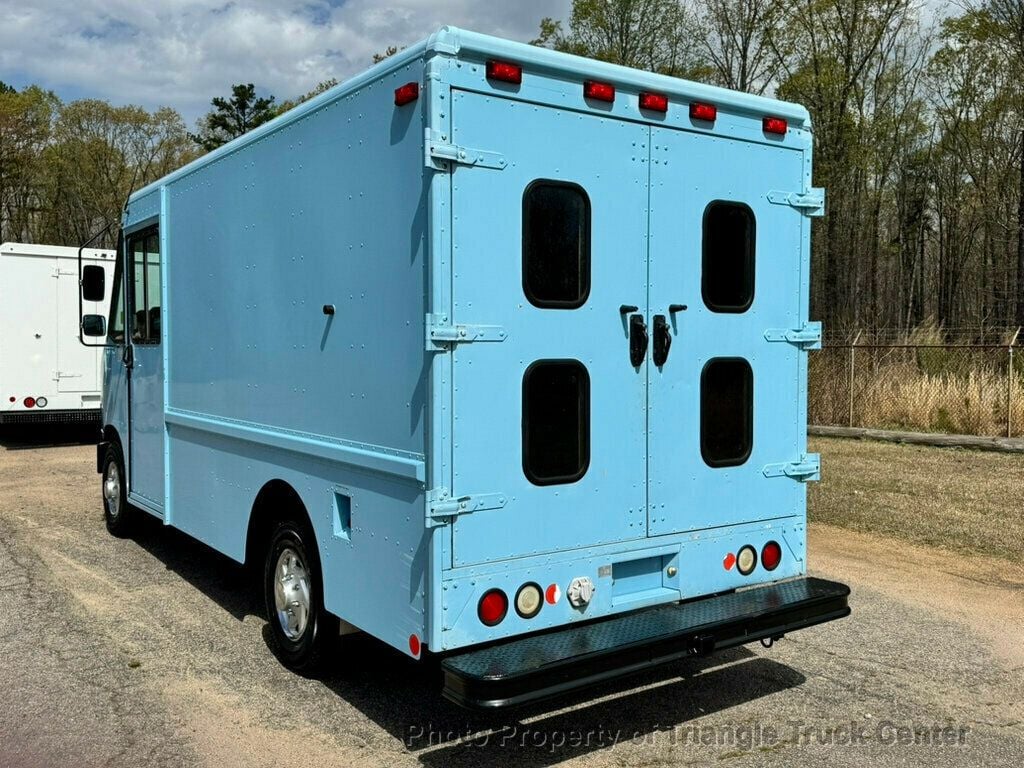 2006 Ford E350HD STEP VAN JUST 69k MILES! +PERFECT FOR A FOOD TRUCK! FINANCE OR LEASE! - 23002300 - 6