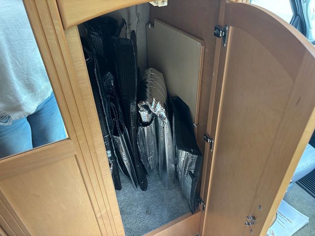 2006 Ford Econoline Cargo Van E-350 Recreational - 23009461 - 23