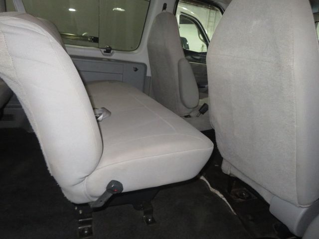 2006 Ford Econoline Wagon ECONOLINE E350 SUPER DUTY 12 PASSENGER VAN LOW LOW MILES  - 22936076 - 22