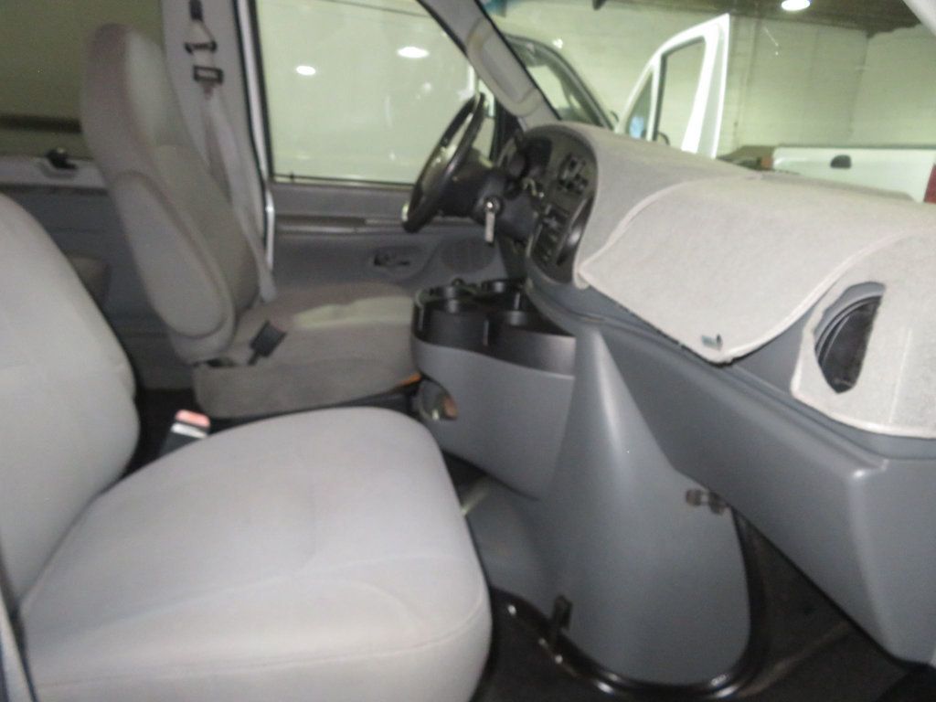 2006 Ford Econoline Wagon ECONOLINE E350 SUPER DUTY 12 PASSENGER VAN LOW LOW MILES - 22936076 - 24