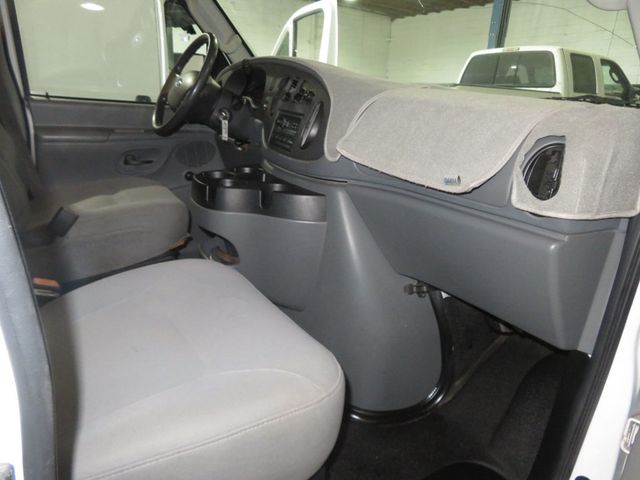 2006 Ford Econoline Wagon ECONOLINE E350 SUPER DUTY 12 PASSENGER VAN LOW LOW MILES  - 22936076 - 26