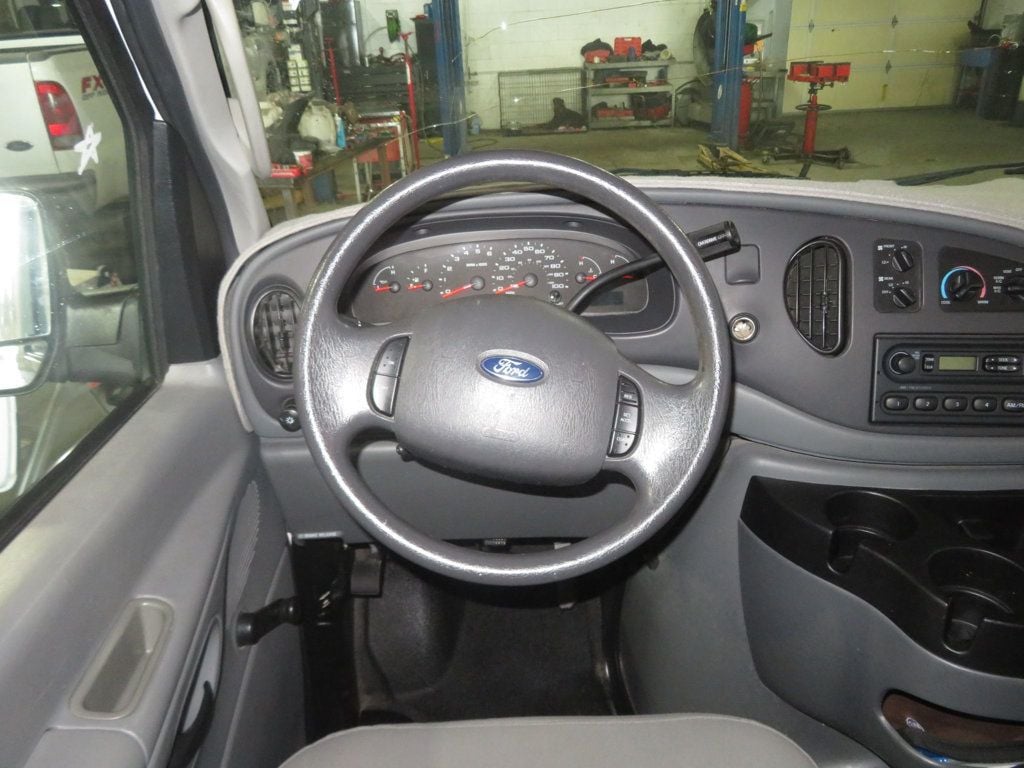 2006 Ford Econoline Wagon ECONOLINE E350 SUPER DUTY 12 PASSENGER VAN LOW LOW MILES - 22936076 - 27