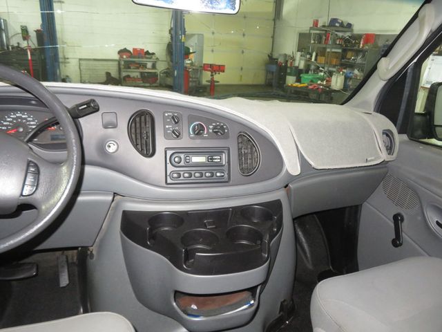 2006 Ford Econoline Wagon ECONOLINE E350 SUPER DUTY 12 PASSENGER VAN LOW LOW MILES  - 22936076 - 28