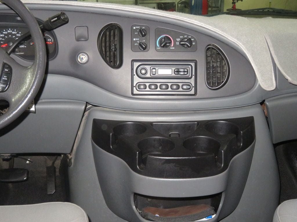 2006 Ford Econoline Wagon ECONOLINE E350 SUPER DUTY 12 PASSENGER VAN LOW LOW MILES - 22936076 - 29