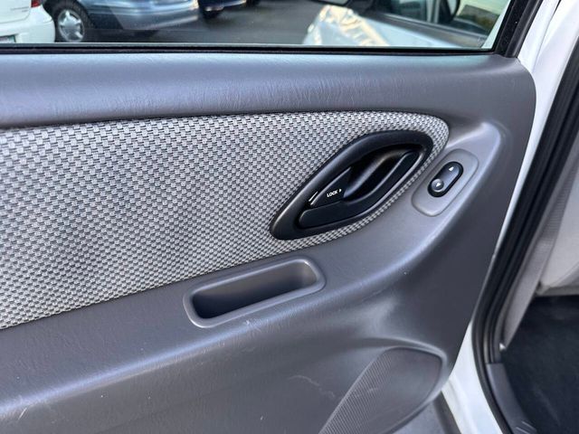 2006 Ford Escape Hybrid Base 4dr SUV - 22999325 - 13
