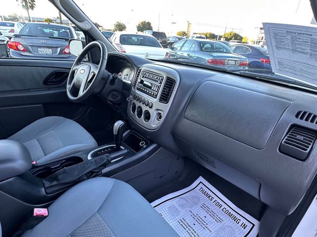2006 Ford Escape Hybrid Base 4dr SUV - 22999325 - 17