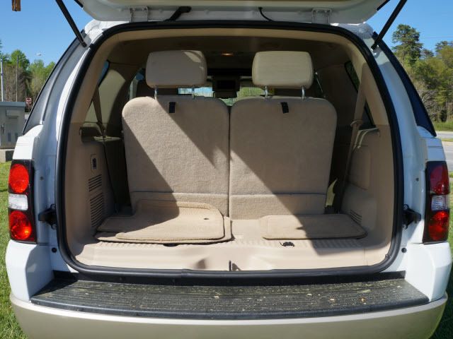 2006 Ford Explorer 4dr 114" WB 4.6L Eddie Bauer - 11911594 - 18