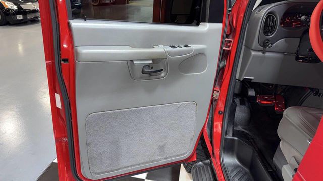 2006 Ford E-Series E 350 SD 3dr Van - 22982606 - 26