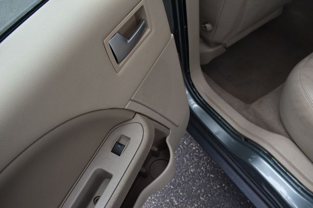 2006 Ford Five Hundred 4dr Sedan Limited - 23001662 - 27