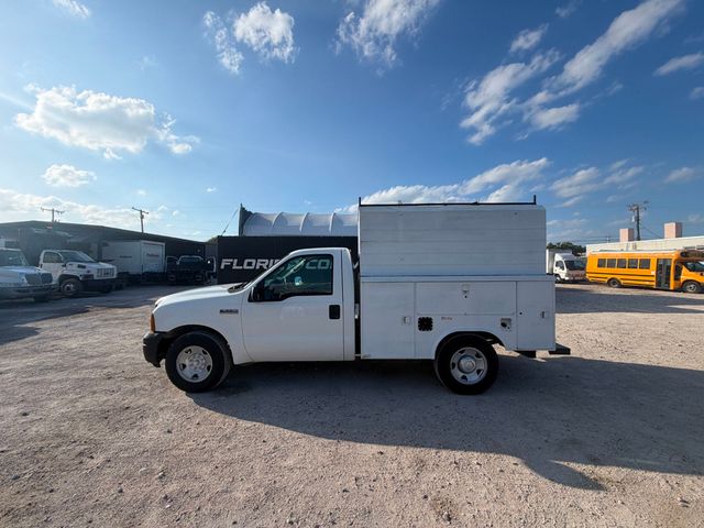 2006 Ford F-250 Enclosed Utility Service Truck  - 22986048 - 1