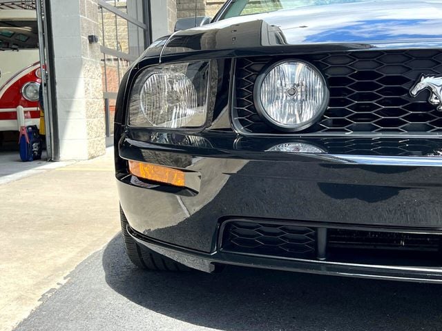 2006 Ford Mustang 2dr Convertible GT Premium - 22415672 - 20