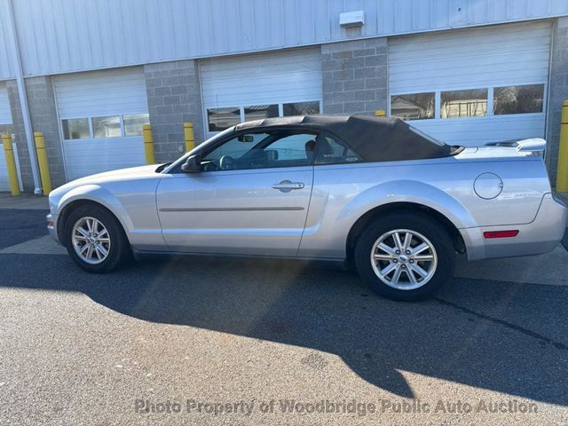 2006 Ford Mustang 2dr Convertible Standard - 22978042 - 3