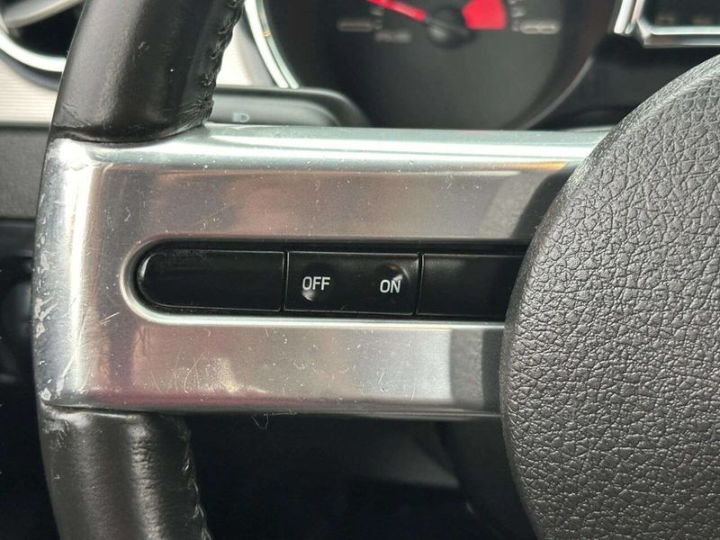 2006 Ford Mustang 2dr Coupe GT Deluxe - 23040869 - 18