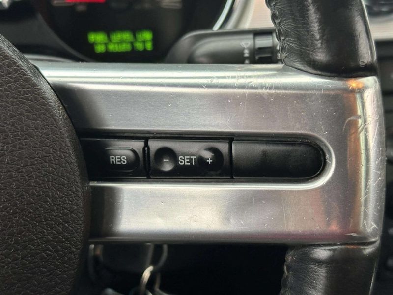 2006 Ford Mustang 2dr Coupe GT Deluxe - 23040869 - 19