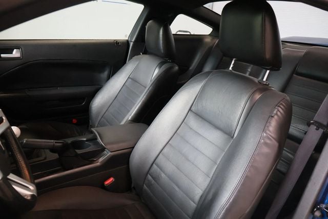 2006 Ford Mustang GT PREMIUM, MANUAL TRANS, BLACKOUT WHEELS, SPOILER, TOUCHSCREEN! - 22827616 - 9