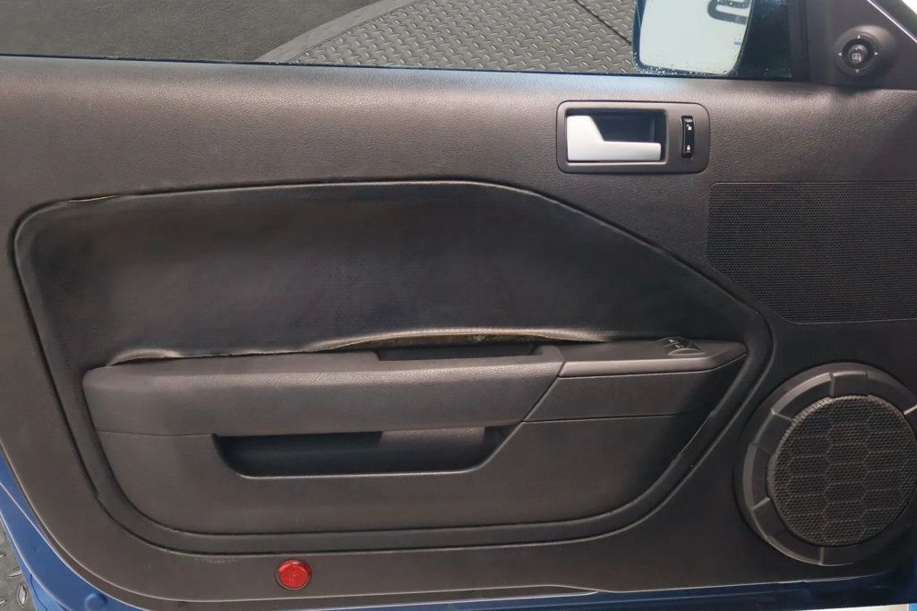 2006 Ford Mustang GT PREMIUM, MANUAL TRANS, BLACKOUT WHEELS, SPOILER, TOUCHSCREEN! - 22827616 - 15