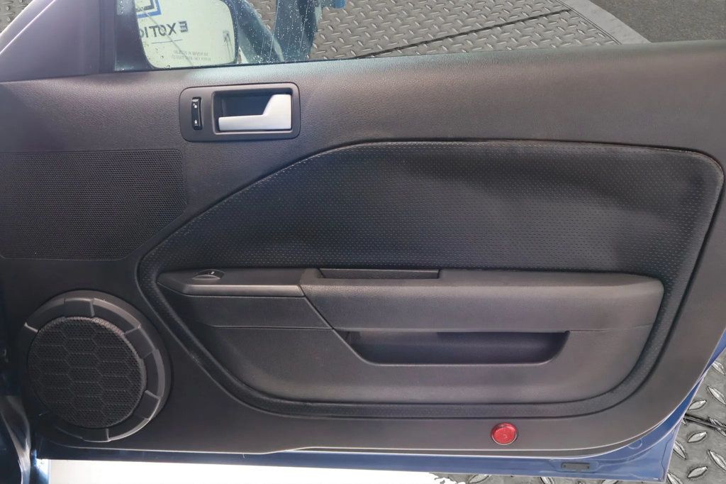 2006 Ford Mustang GT PREMIUM, MANUAL TRANS, BLACKOUT WHEELS, SPOILER, TOUCHSCREEN! - 22827616 - 23