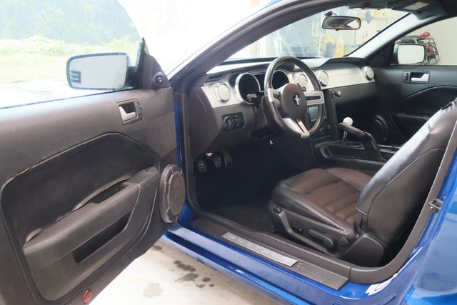 2006 Ford Mustang GT PREMIUM, MANUAL TRANS, BLACKOUT WHEELS, SPOILER, TOUCHSCREEN! - 22827616 - 25
