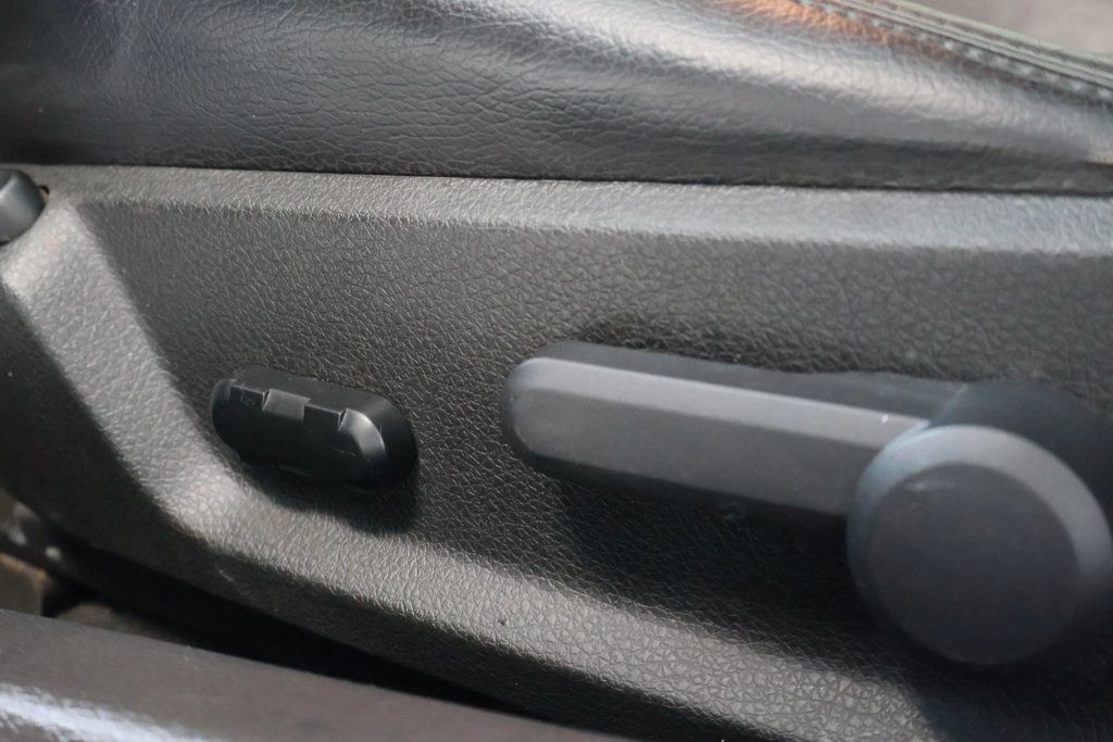 2006 Ford Mustang GT PREMIUM, MANUAL TRANS, BLACKOUT WHEELS, SPOILER, TOUCHSCREEN! - 22827616 - 26