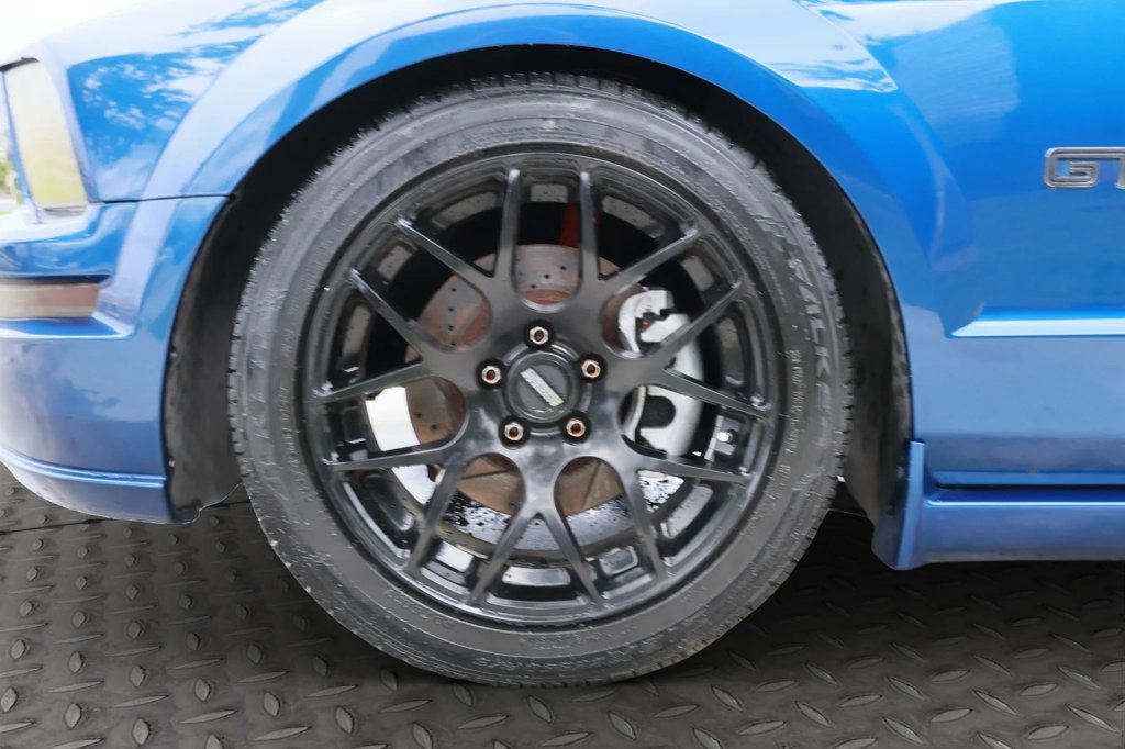 2006 Ford Mustang GT PREMIUM, MANUAL TRANS, BLACKOUT WHEELS, SPOILER, TOUCHSCREEN! - 22827616 - 31