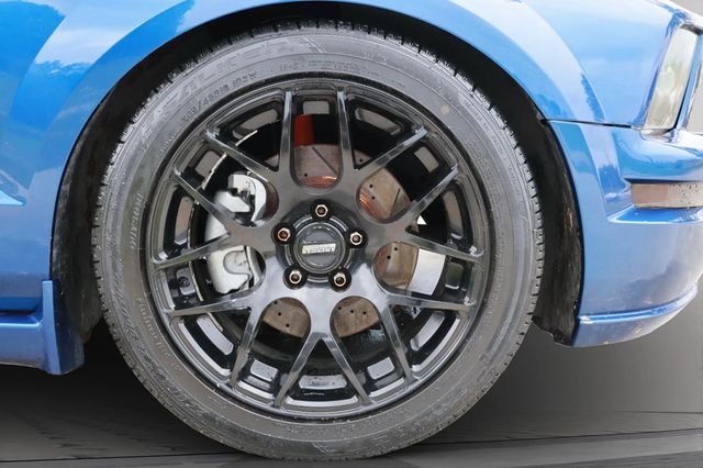 2006 Ford Mustang GT PREMIUM, MANUAL TRANS, BLACKOUT WHEELS, SPOILER, TOUCHSCREEN! - 22827616 - 32