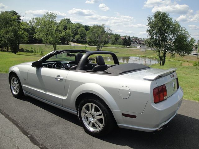 2006 Ford Mustang GT-PREMIUM PKG, 5-SPD, ALL-STOCK, ADULT-OWNED, EXTRA-CLEAN! - 22536221 - 34