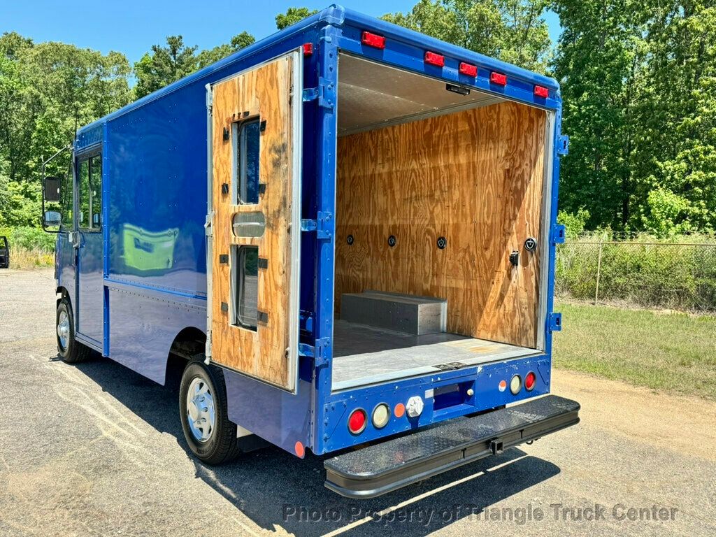 2006 Ford STEPVAN JUST 59k MILES! ONE OWNER! +FINANCE OR LEASE! GREAT SMALL FOOD TRUCK! - 23017574 - 9