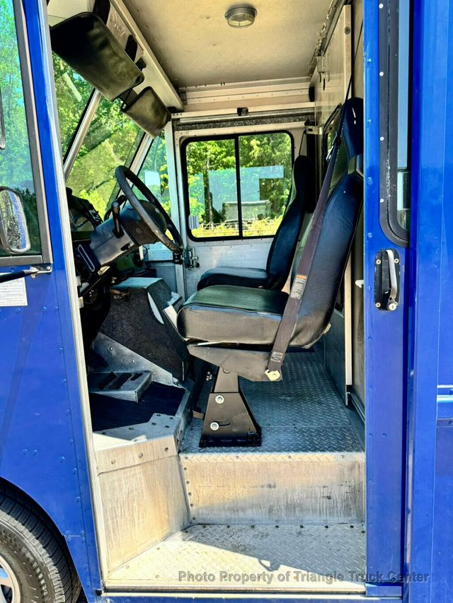 2006 Ford STEPVAN JUST 59k MILES! ONE OWNER! +FINANCE OR LEASE! GREAT SMALL FOOD TRUCK! - 23017574 - 26