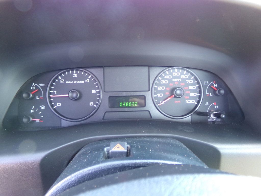 2006 Ford F-350 XL photo 9
