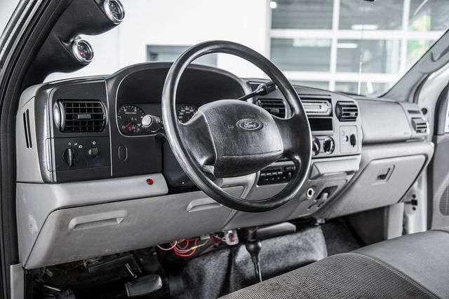 2006 Ford Super Duty F-450 DRW Reg Cab 165" WB 84" CA XL 4WD - 15314365 - 26