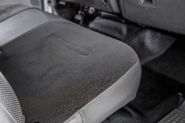 2006 Ford Super Duty F-450 DRW Reg Cab 165" WB 84" CA XL 4WD - 15314365 - 37