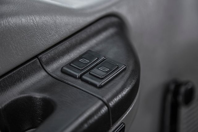 2006 Ford Super Duty F-450 DRW Reg Cab 165" WB 84" CA XL 4WD - 15314365 - 38