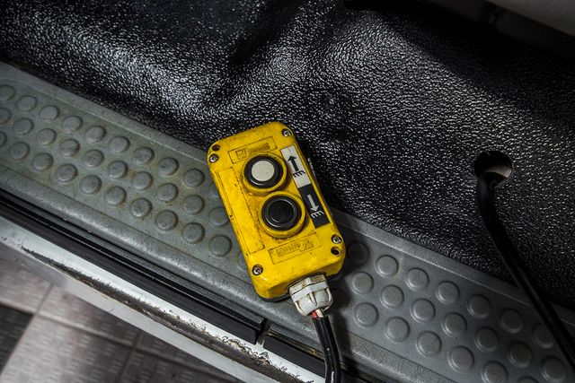 2006 Ford Super Duty F-450 DRW Reg Cab 165" WB 84" CA XL 4WD - 15314365 - 41