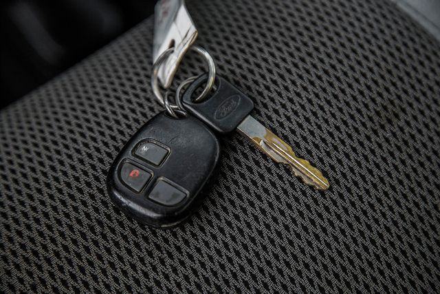 2006 Ford Super Duty F-450 DRW Reg Cab 165" WB 84" CA XL 4WD - 15314365 - 43