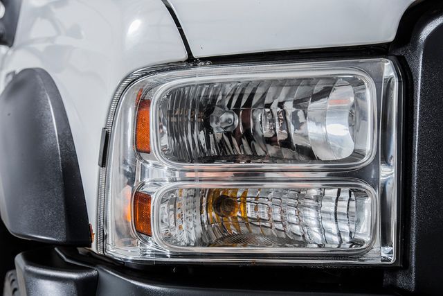 2006 Ford Super Duty F-450 DRW Reg Cab 165" WB 84" CA XL 4WD - 15314365 - 8