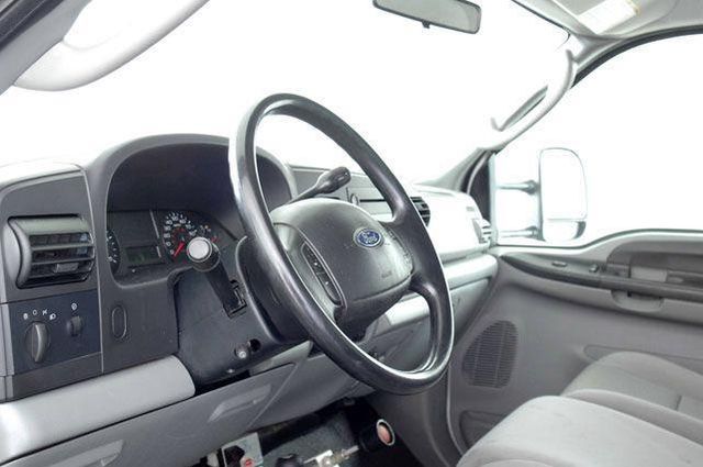 2006 Ford Super Duty F-550 DRW XL - 12900261 - 10