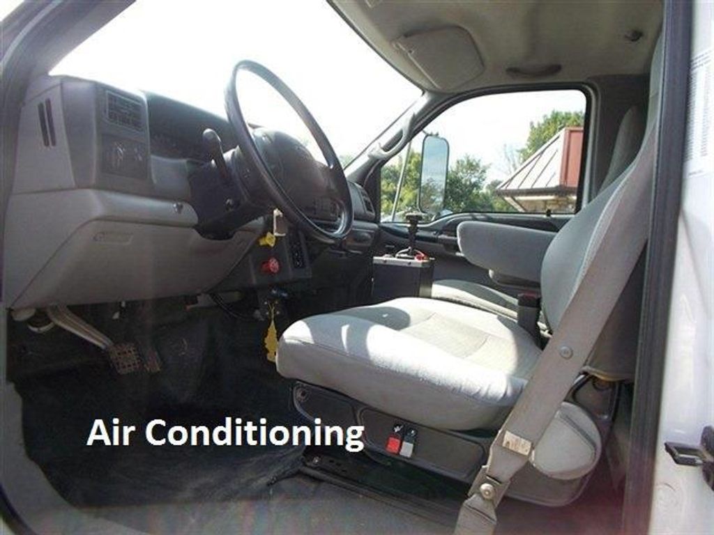 2006 Ford Super Duty F-750 Base Trim - 12288182 - 13