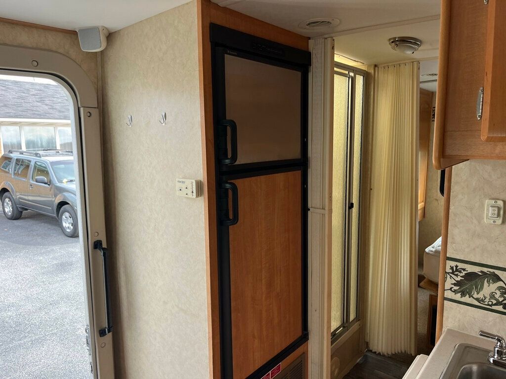 2006 Forest River Motorhome Lexington GTS 283 - 23002180 - 48